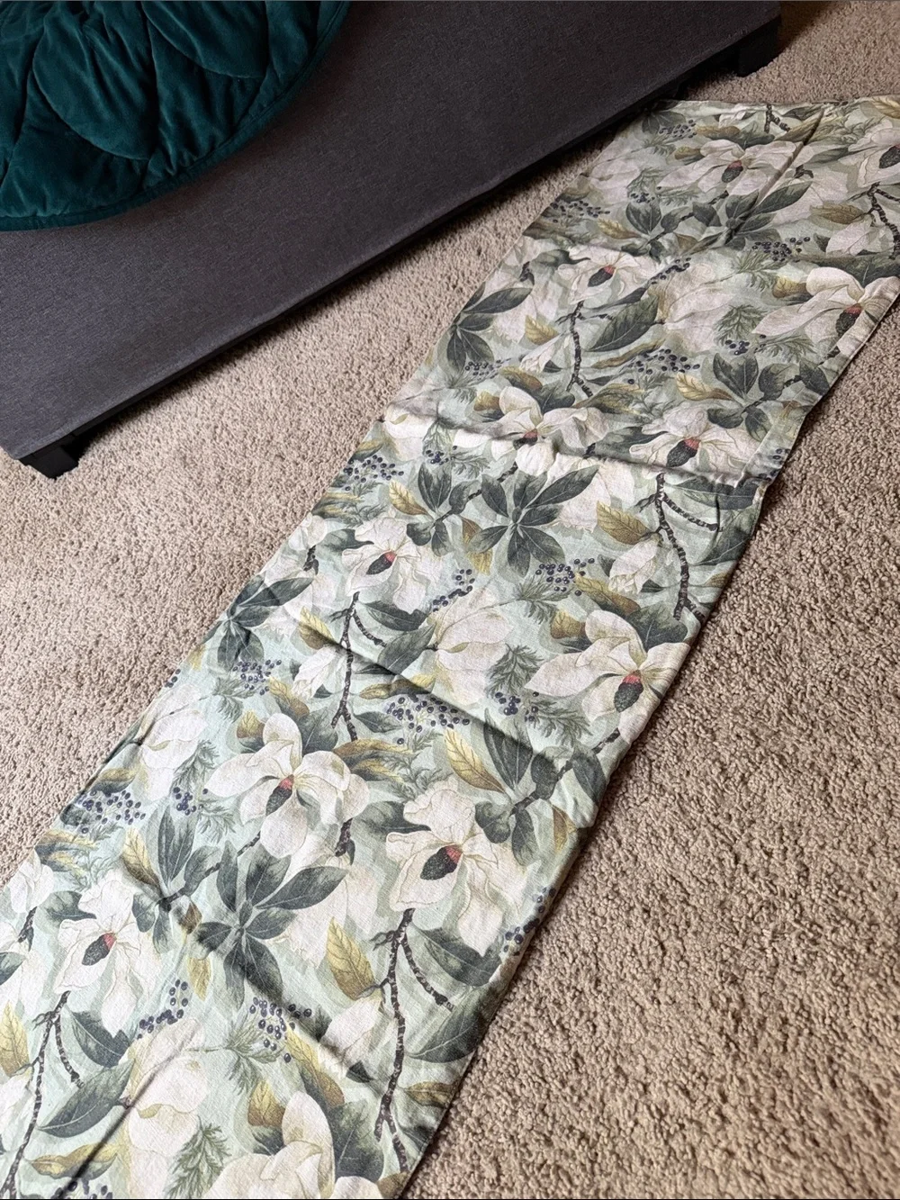 Pottery Barn Floral Magnolia Table Runner in White and Green